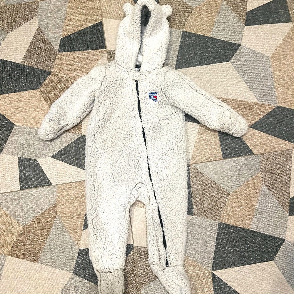 Like new NY Rangers cozy bodysuit 6-9mo